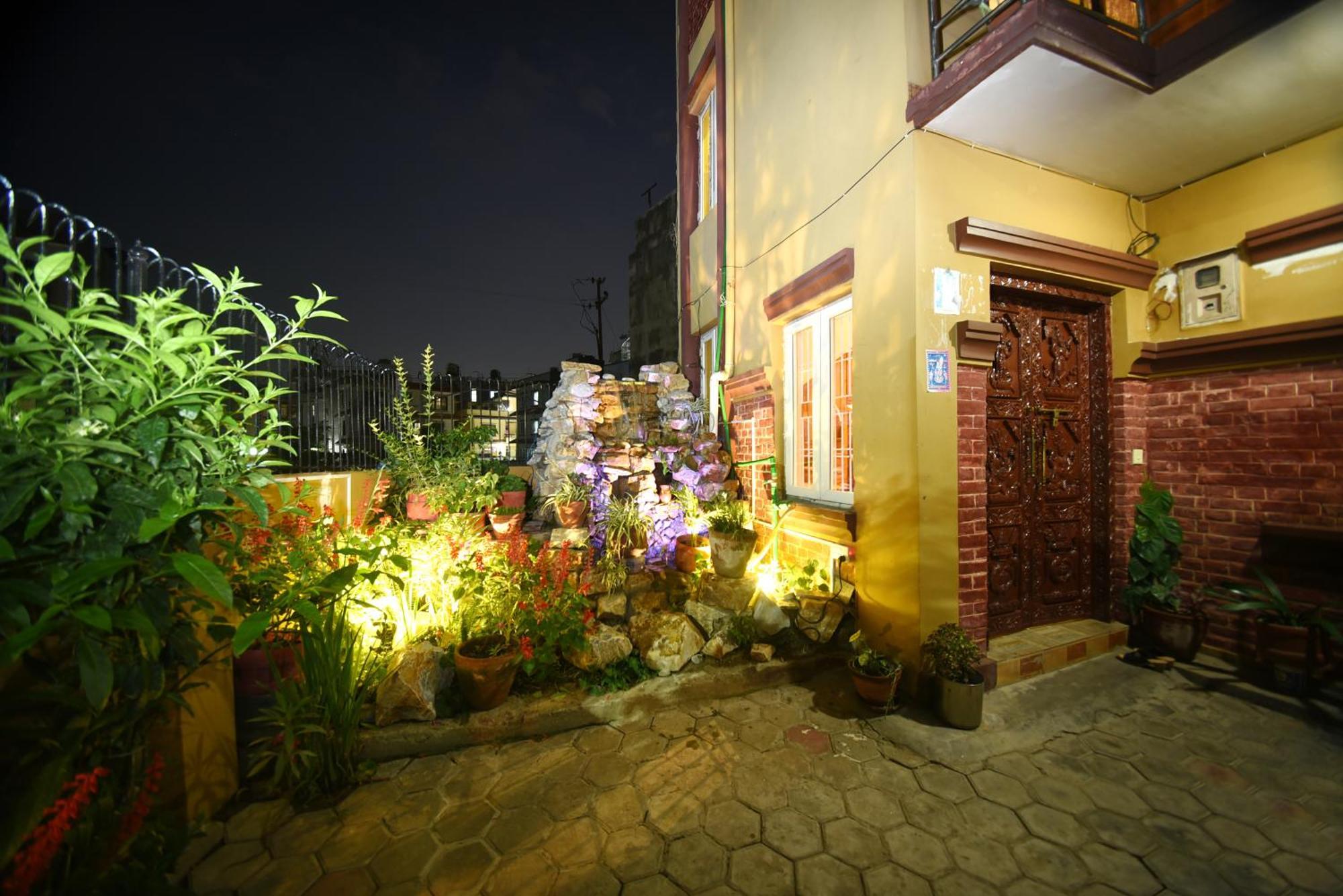 Mums Homestay & Studio Apartments Kathmandu Ngoại thất bức ảnh